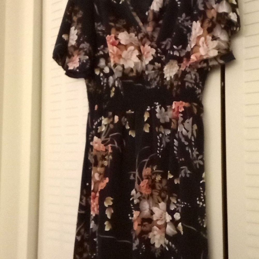 Woman's summer dress by Temu Navy blue with flower pattern. Comfy elastic waist